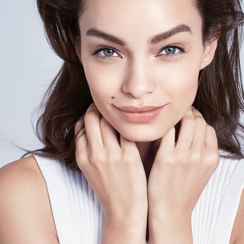 Luma Grothe Face Makeup Category Hero
