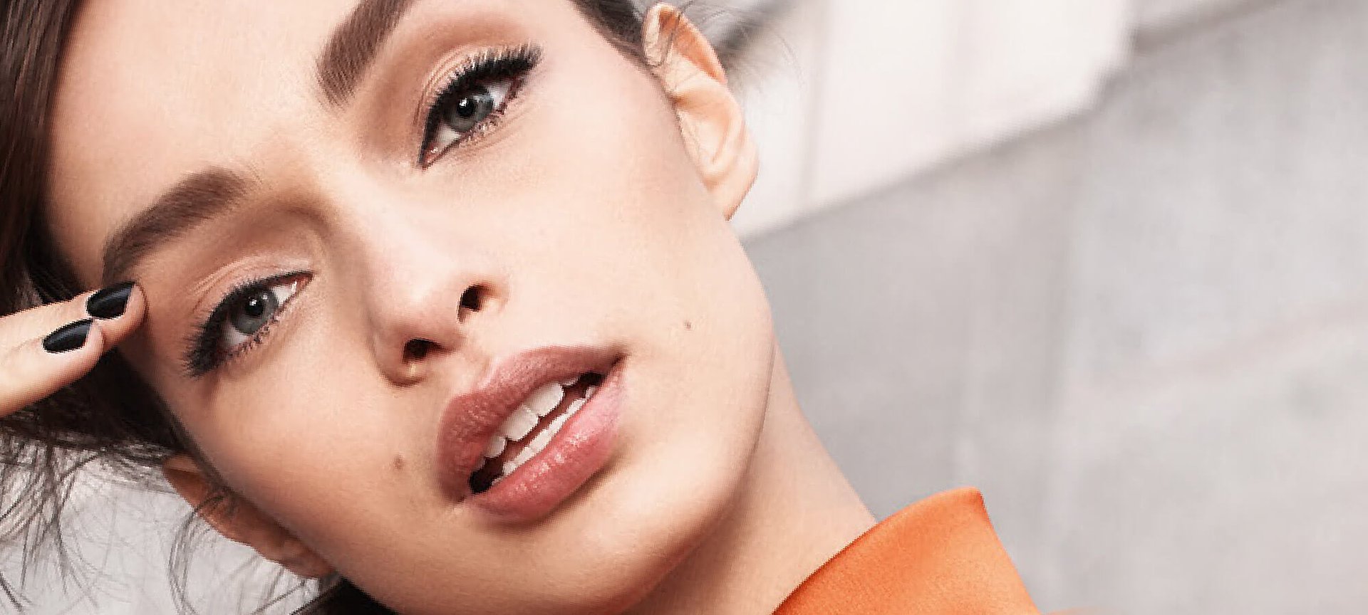 Luma Grothe Unbelievabrow Hero