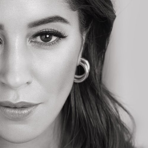 Leila Bekhti Volume Milion Hero